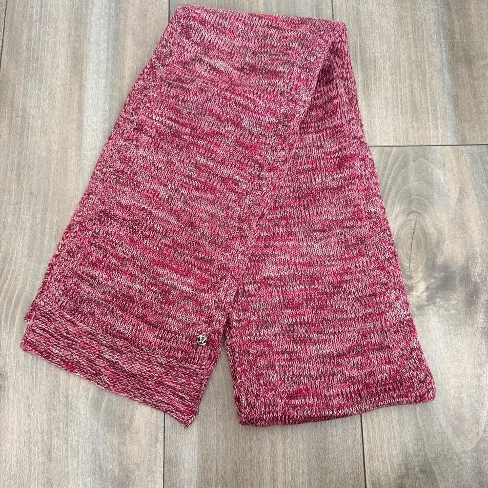 Lululemon cashmere blend metal logo knit scarf